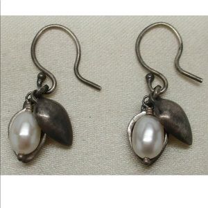 Me & Ro pearl pod earrings